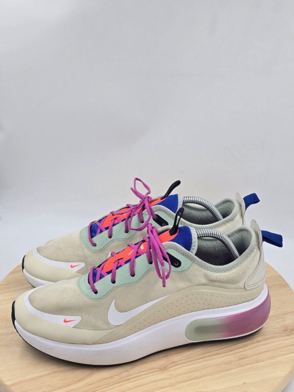 Nike Air Max Dia Running Shoes Womens CI3898-200 Fossil/Hyper Crimson Sz 11 - Picture 2 of 8